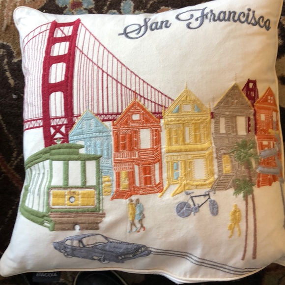 Beautiful Assortmentb of Decorative Pillows - Picture 7 of 8